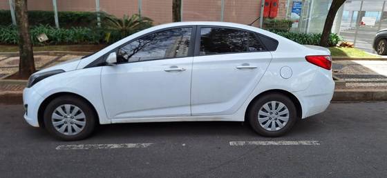 HYUNDAI HB20S 1.6 COMFORT PLUS 16V FLEX 4P MANUAL HYUNDAI HB20S 1.6 COMFORT PLUS 16V FLEX 4P MANUAL